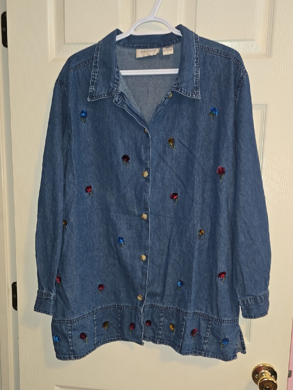 Denim Button-Down Shirt with Embroidered Floral Accents - Blue‎